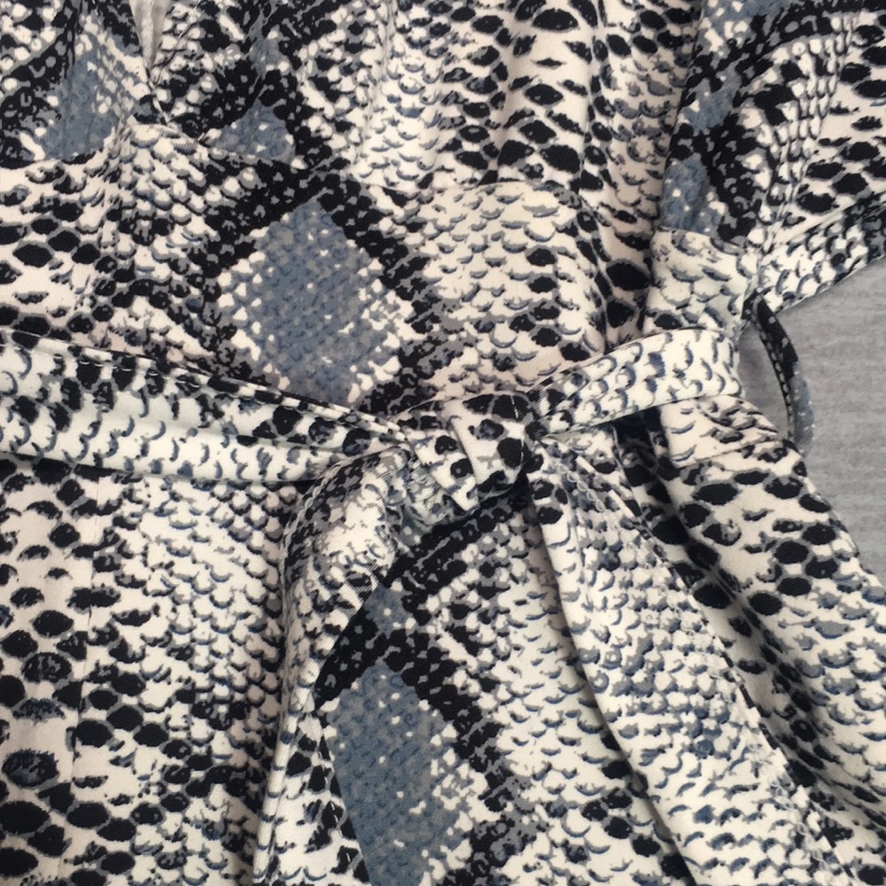 CAPELLA NWT Super Soft and Stretchy V Neck Romper Snakeskin Design and Tie Belt - Picture 10 of 16